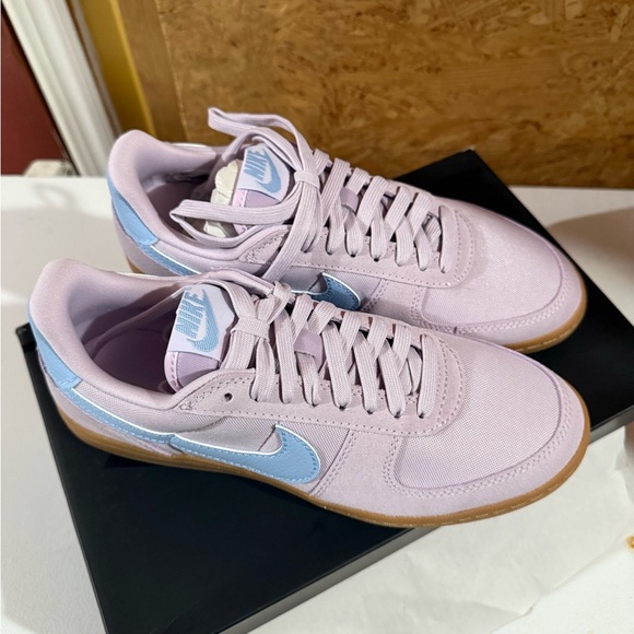 Nike Air Womens Sneakers - Picture 4 of 8